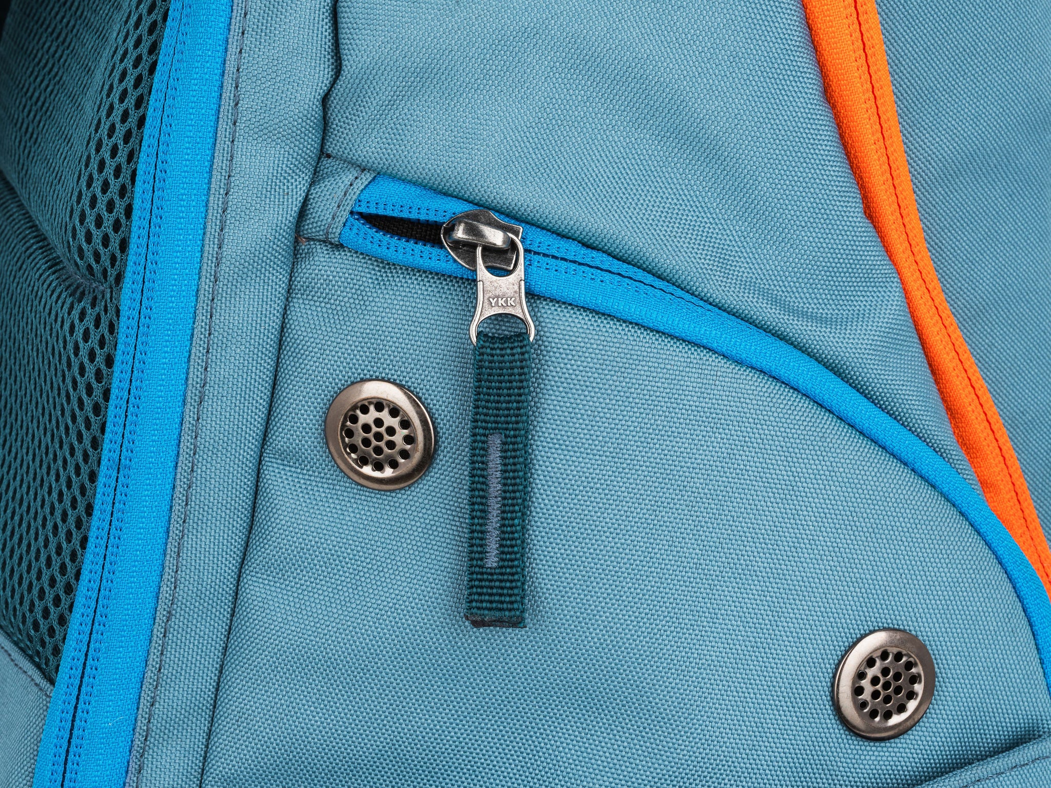 Geau_Sport_side_zipper_features.jpg